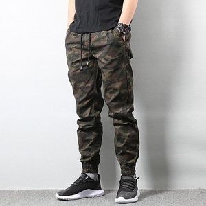 Mens Camo pants size small - comfy/skater feel to them